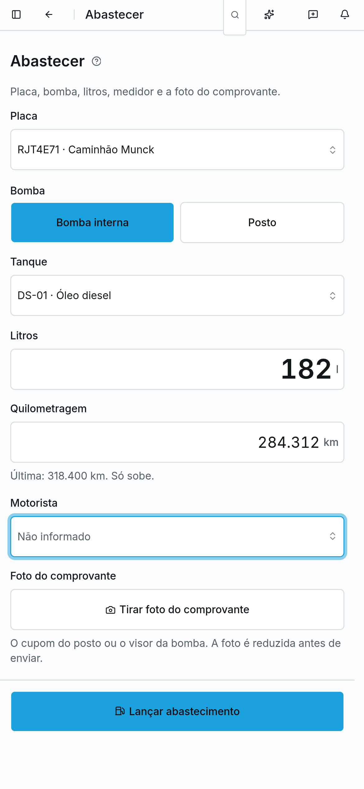 Abastecimento pelo celular: placa, bomba, litros em número grande, horímetro e motorista